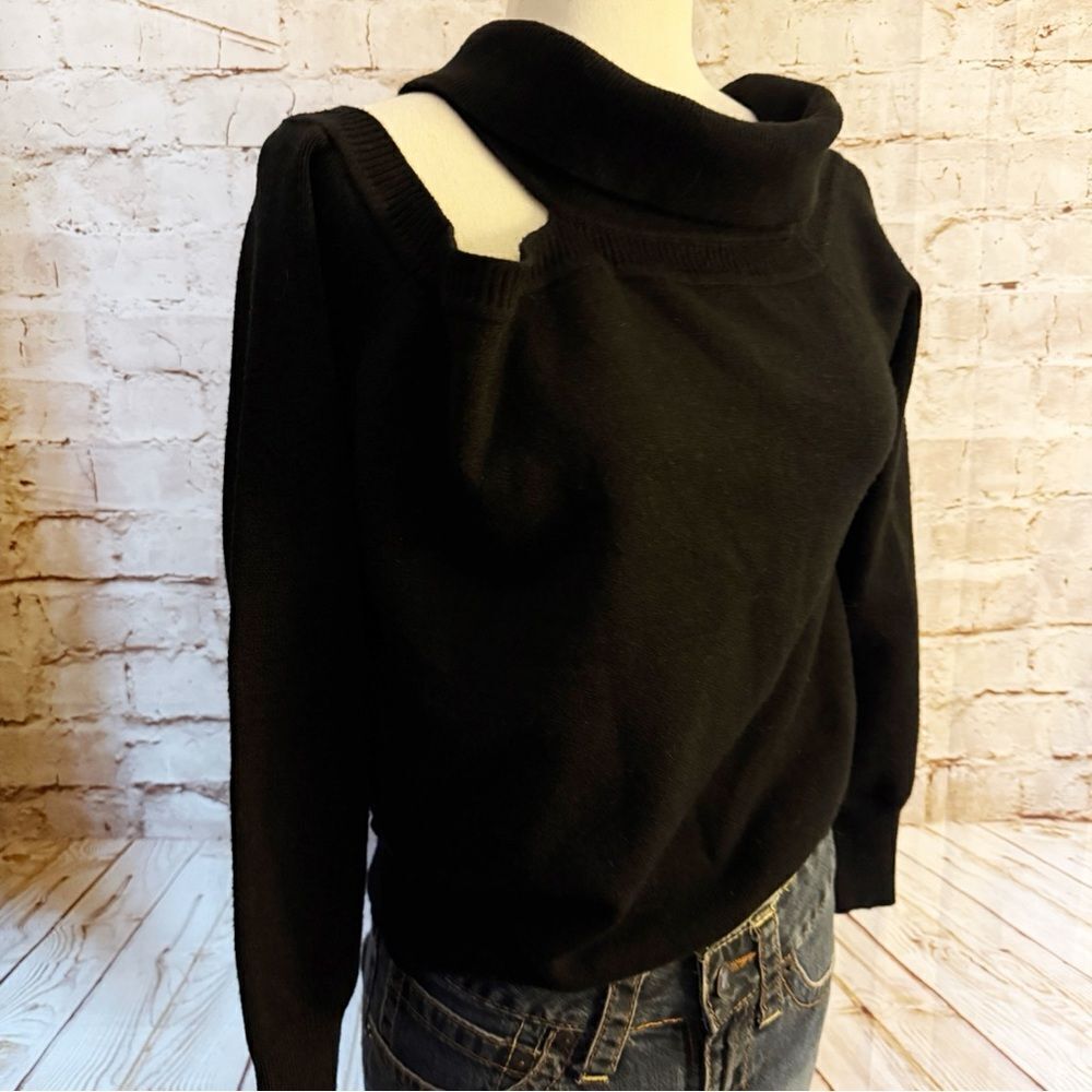 Evereve Isabella cut out sweater